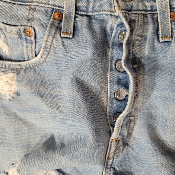 Levi's Jean Shorts Women's sz 26 501 Button Fly Distressed Jean Shorts - Picture 4 of 12